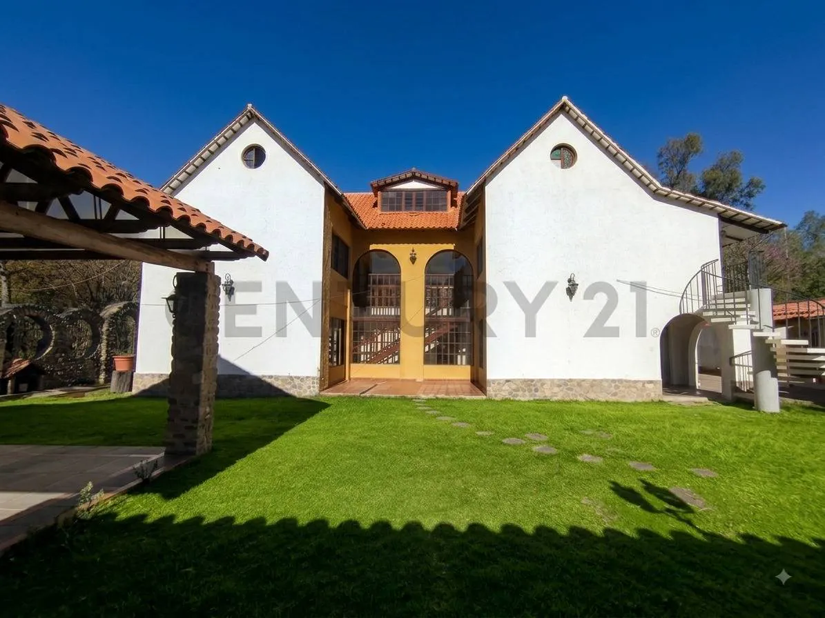 Foto 3 de ¡Espectacular Casa en Alquiler Sobre Avenida - Zona El Tejar, Tarija!
