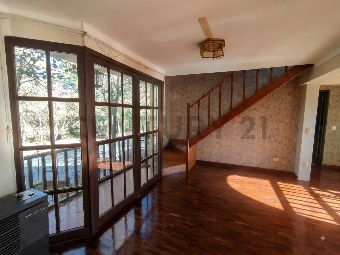 Foto 10 de ¡Espectacular Casa en Alquiler Sobre Avenida - Zona El Tejar, Tarija!