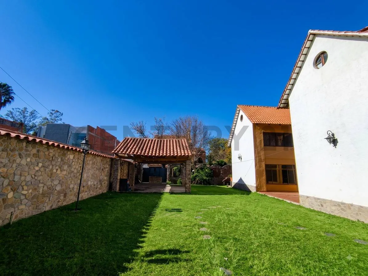 Foto 4 de ¡Espectacular Casa en Alquiler Sobre Avenida - Zona El Tejar, Tarija!
