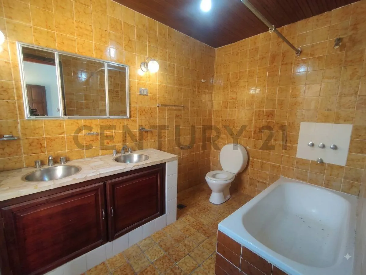 Foto 9 de ¡Espectacular Casa en Alquiler Sobre Avenida - Zona El Tejar, Tarija!