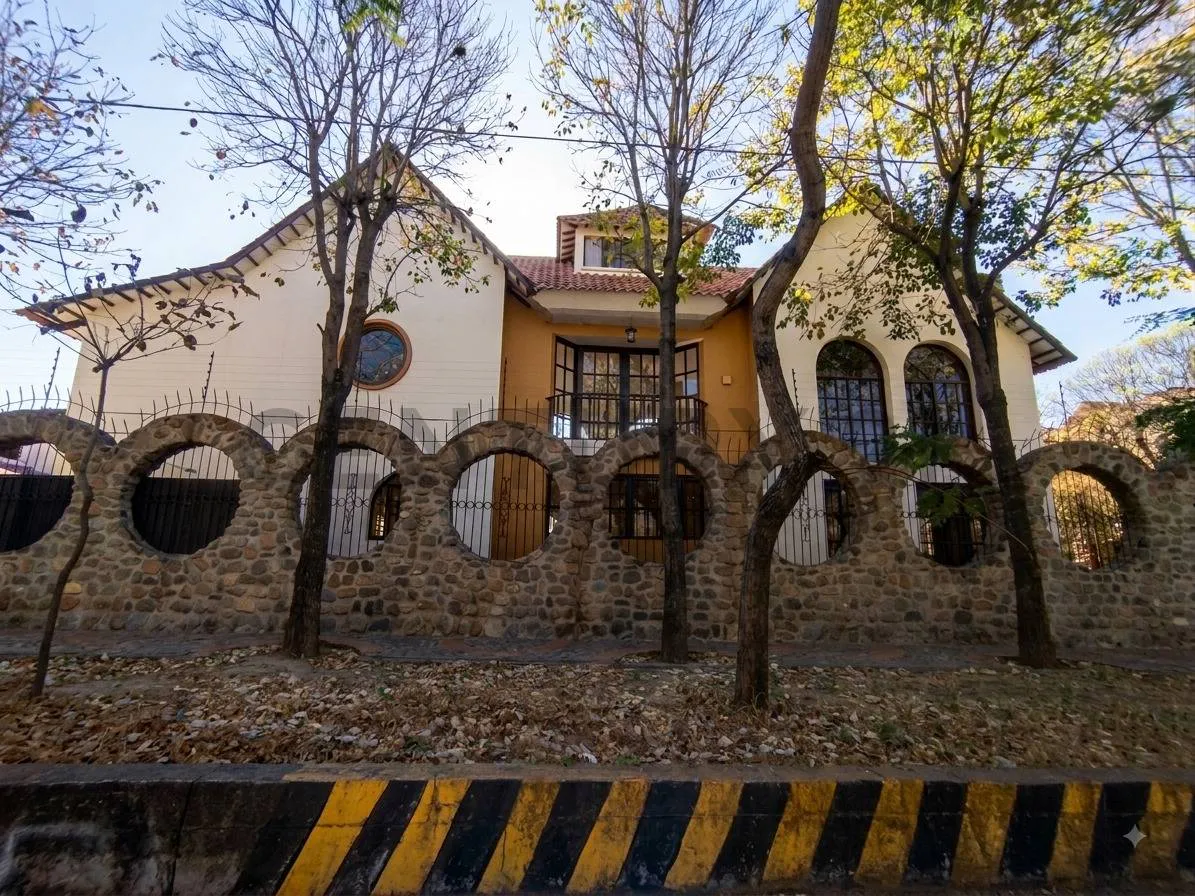 Foto 1 de ¡Espectacular Casa en Alquiler Sobre Avenida - Zona El Tejar, Tarija!