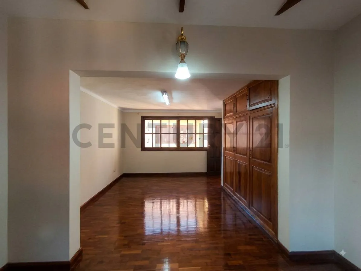 Foto 11 de ¡Espectacular Casa en Alquiler Sobre Avenida - Zona El Tejar, Tarija!