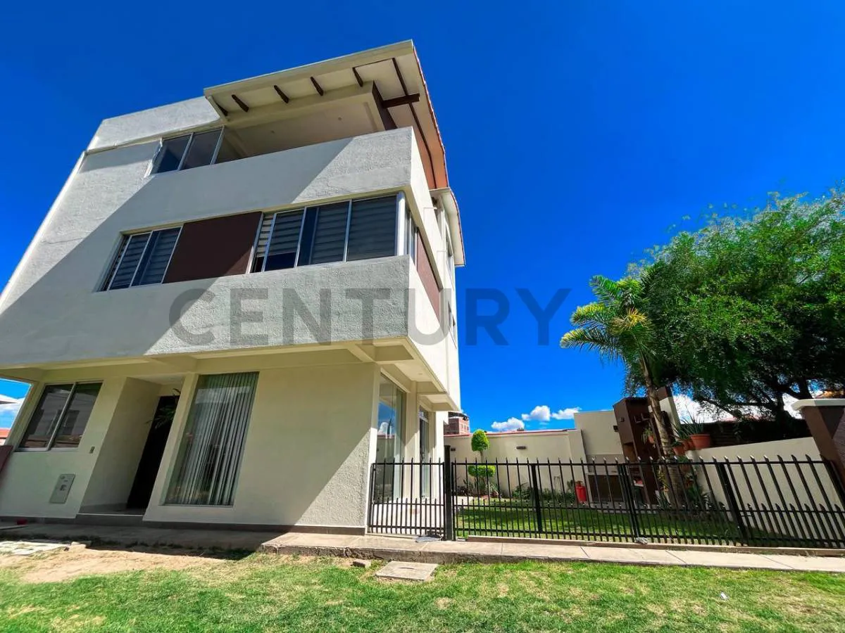 Foto 3 de Hermosa Casa en Condominio en Venta