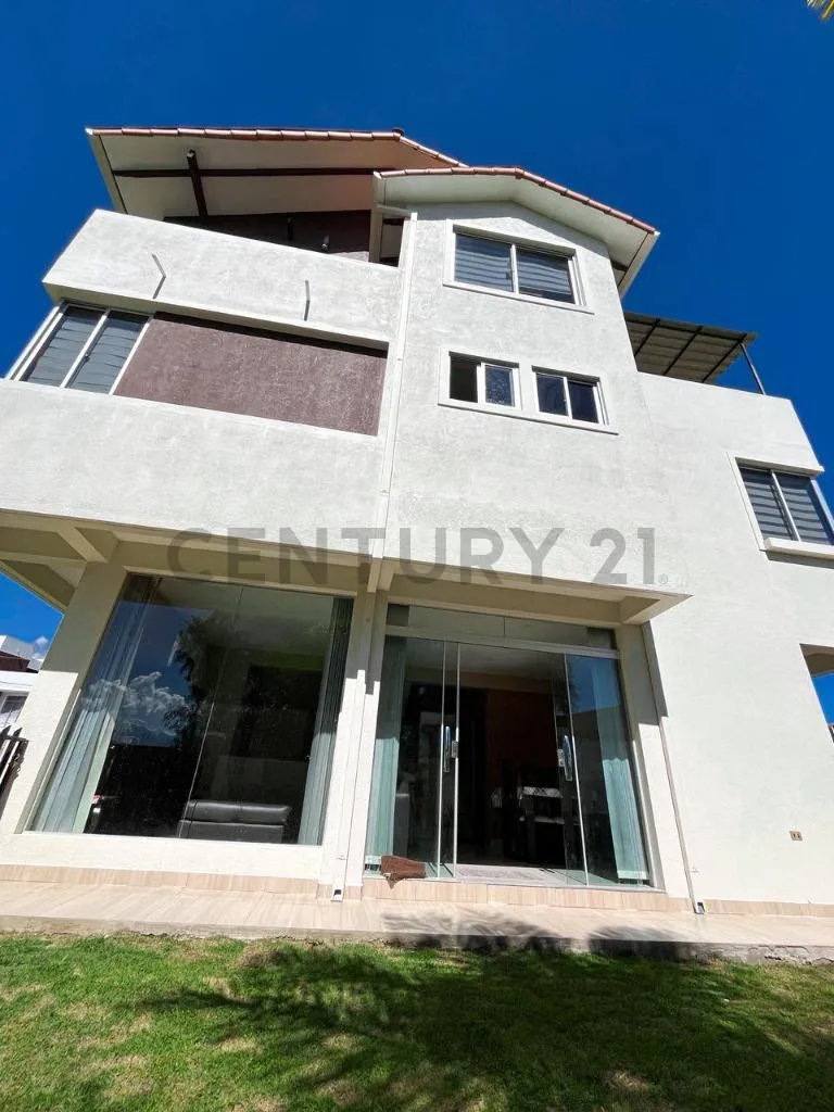 Foto 2 de Hermosa Casa en Condominio en Venta
