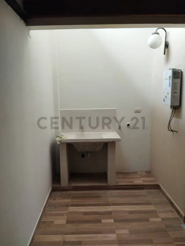 Foto 12 de Casa de 2 Plantas con 3 Dormitorios en Anticrético - Zona Norte