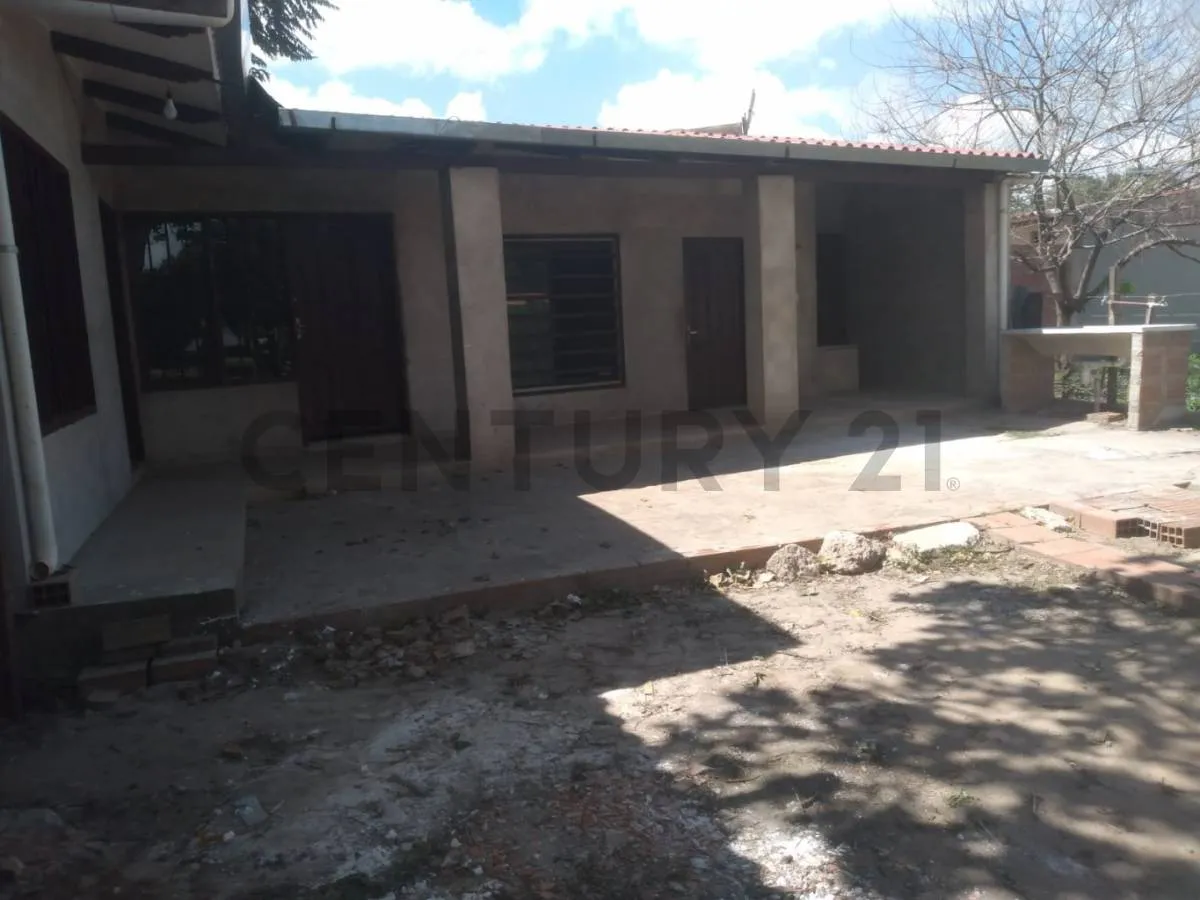 Foto 1 de Terreno con Casa Habitable en Venta - Municipio de Cotoca