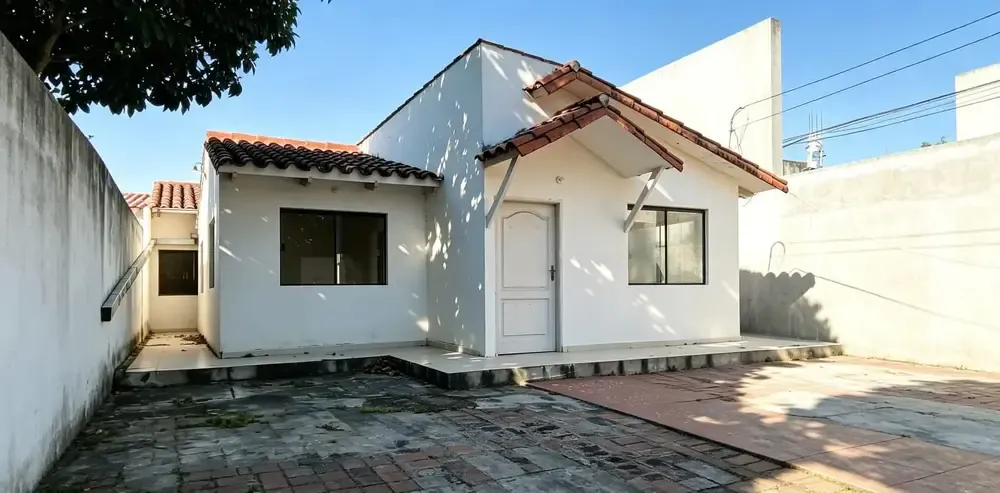 Foto 1 de Casa de 4 Dormitorios Independiente en Anticretico// Zona Este