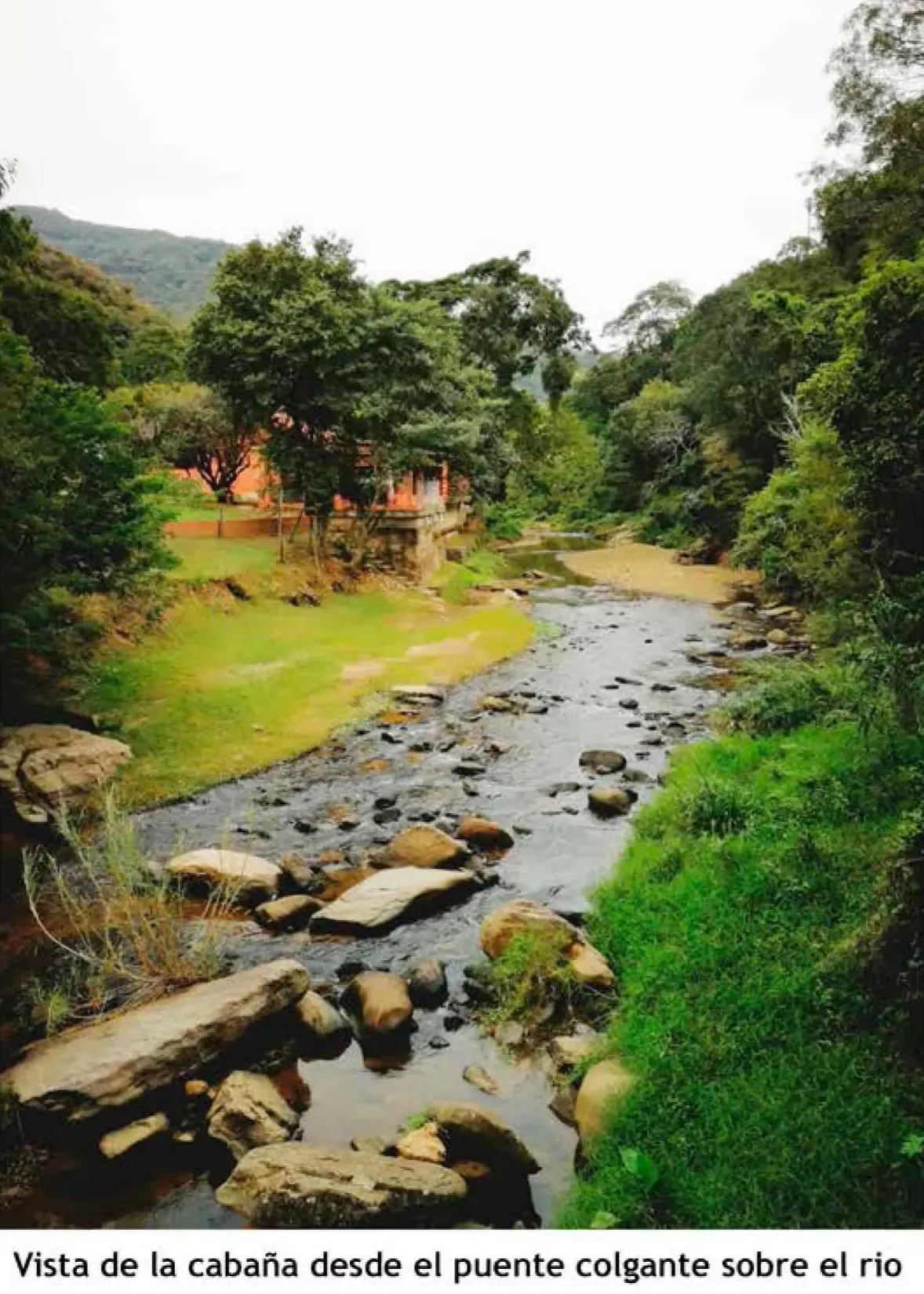 Foto 1 de Preciosa cabaña en venta a orillas de un rio de aguas cristalinas