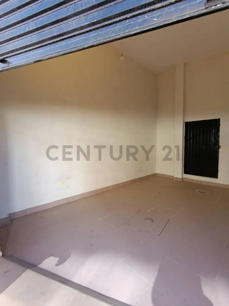 Foto 2 de ¡Local Comercial en Alquiler a Mitad de Precio!