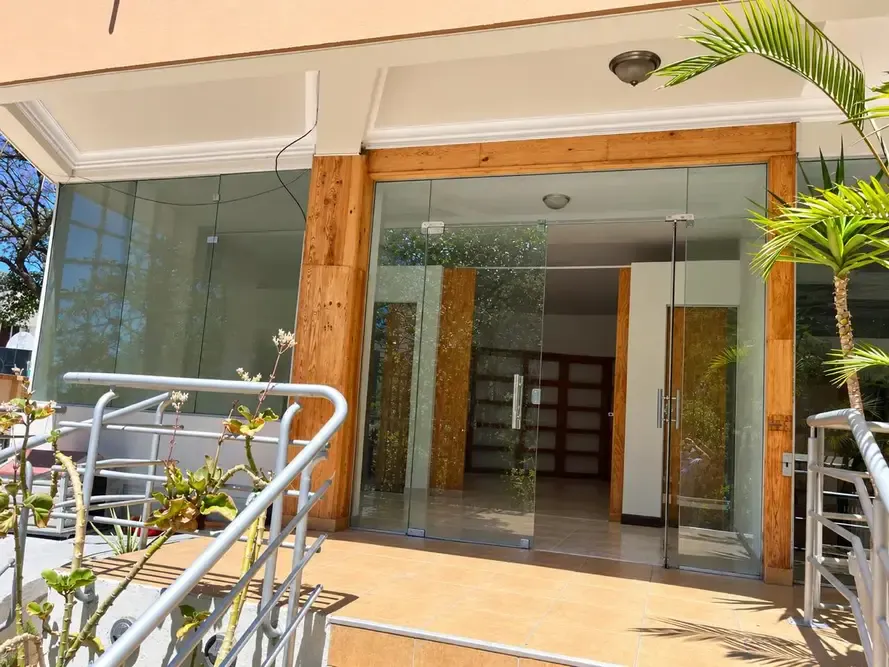 Foto 2 de Local Comercial en Alquiler