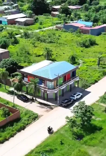 Foto 5 de Casa Comercial en Venta + 3 Locales Comerciales – Sobre Avenida y en Esquina