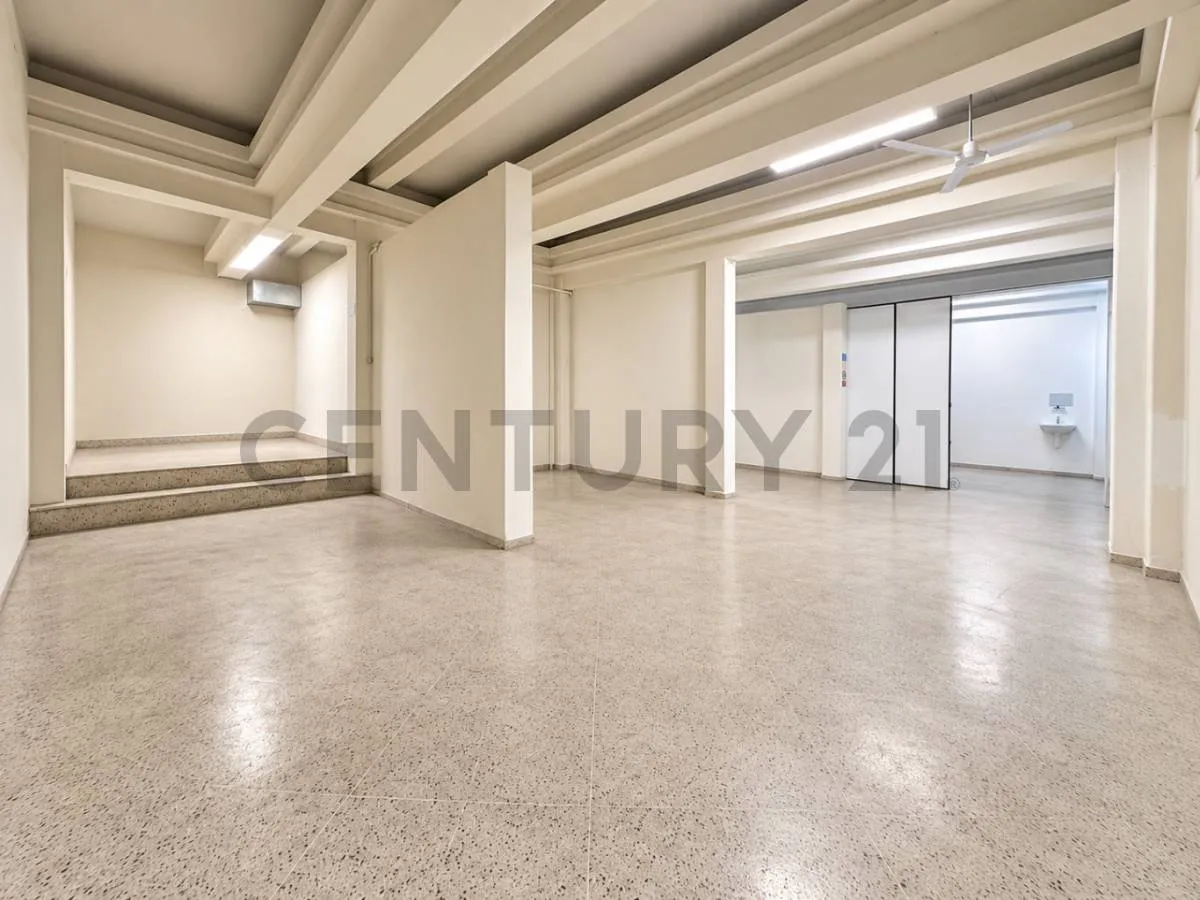 Foto 4 de ALQUILER – Amplio Local Comercial en zona San Francisco.