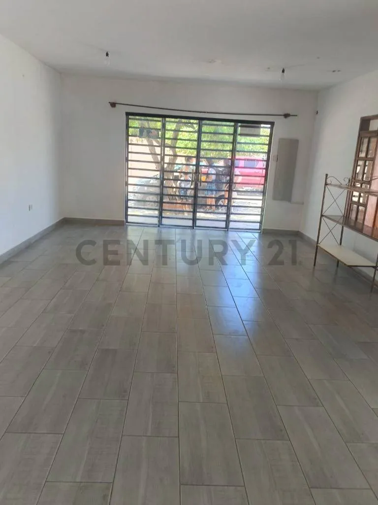 Foto 1 de Casa en Venta en el Centro de Montero 400 m² con Local Comercial y Departamento