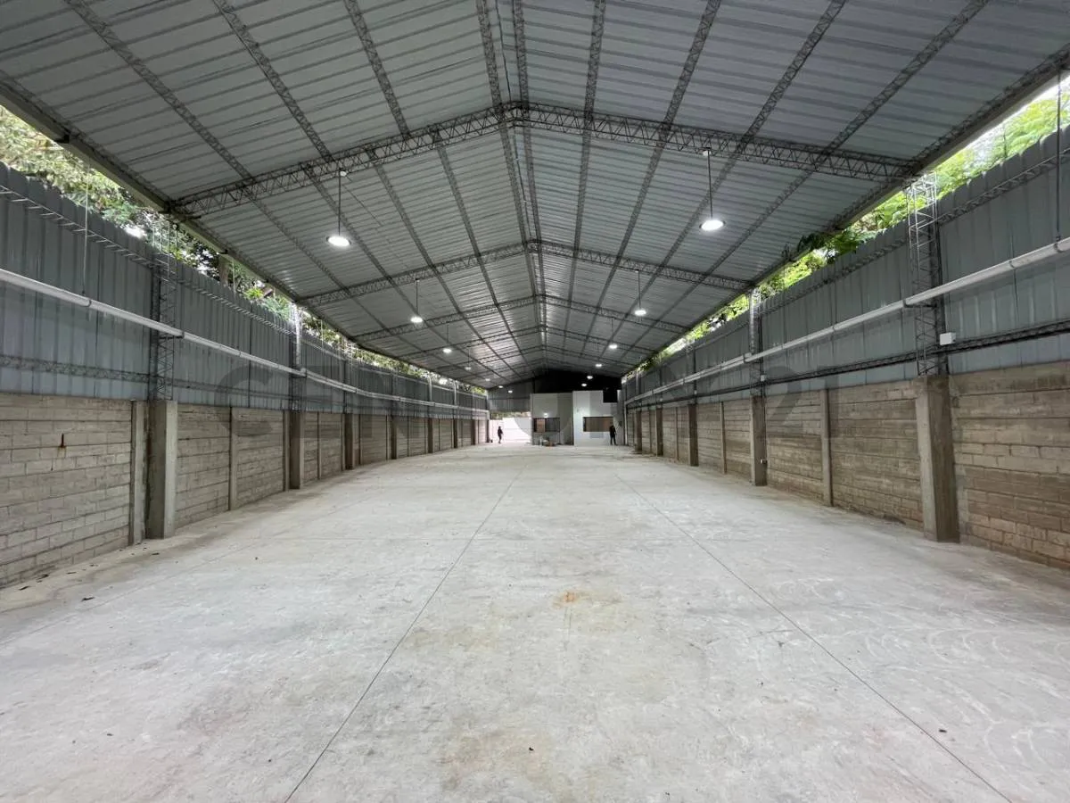 Foto 1 de Galpon a Estrenar en Venta, 1er Anillo Cotoca. Zona Comercial.