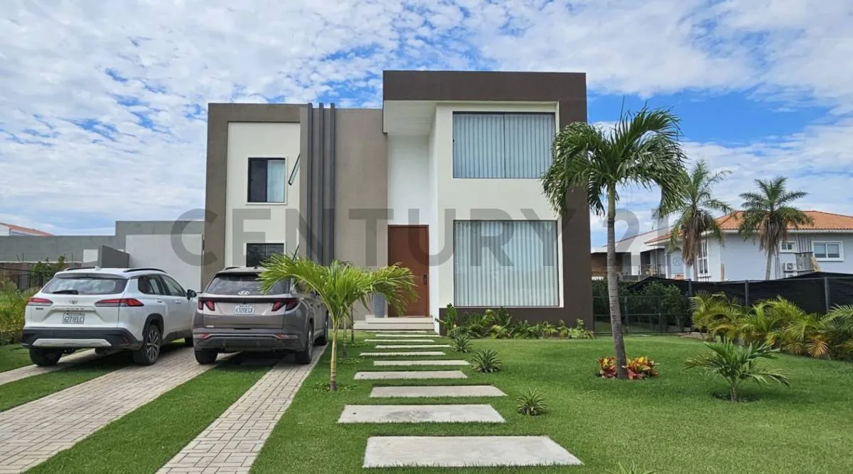 Foto 1 de Casa Nueva y de Lujo en Alquiler!!