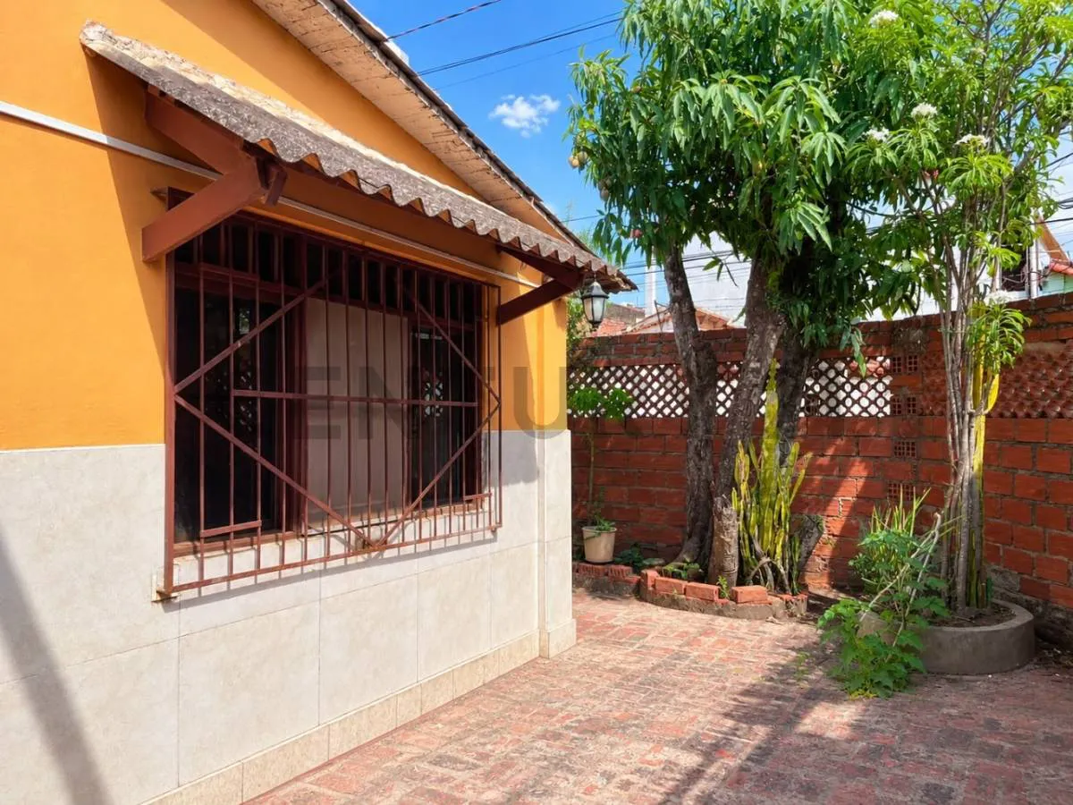 Foto 2 de Casa en Venta en Esquina Ideal para Inversion Precio por Debajo del Avaluo