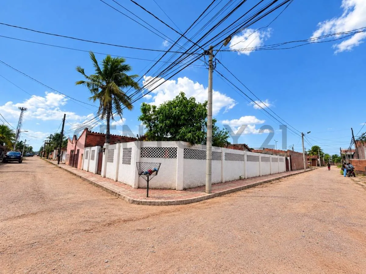 Foto 1 de Casa en Venta en Esquina Ideal para Inversion Precio por Debajo del Avaluo