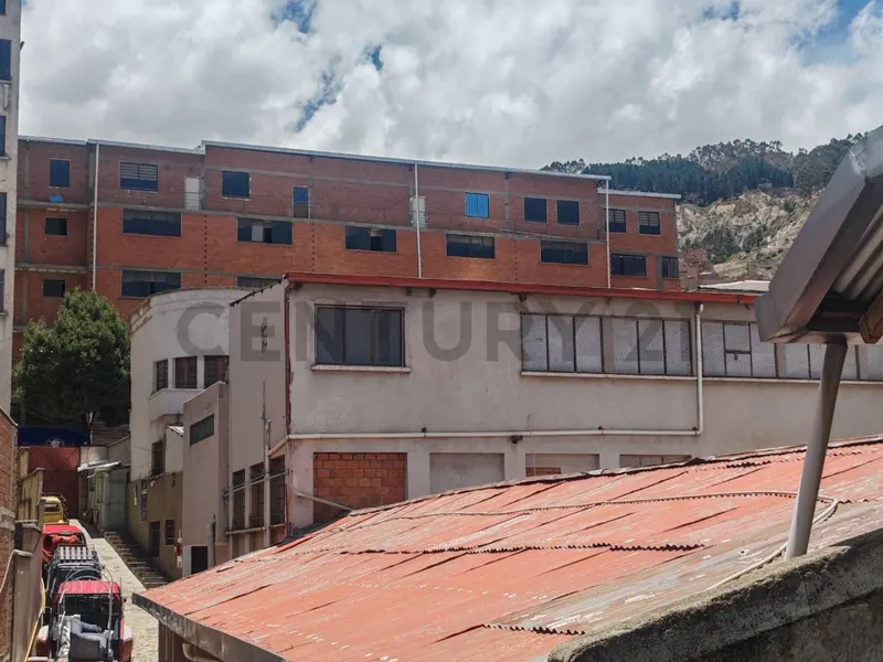 Foto 10 de Casa con Oficinas y Depósitos, Calle Juaristi Eguino, Av. Montes, Centro La Paz