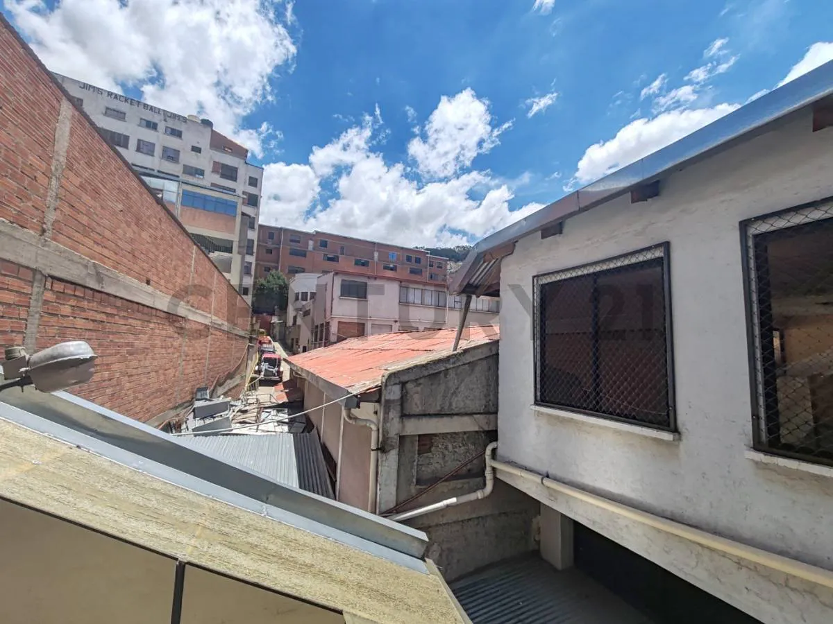 Foto 9 de Casa con Oficinas y Depósitos, Calle Juaristi Eguino, Av. Montes, Centro La Paz