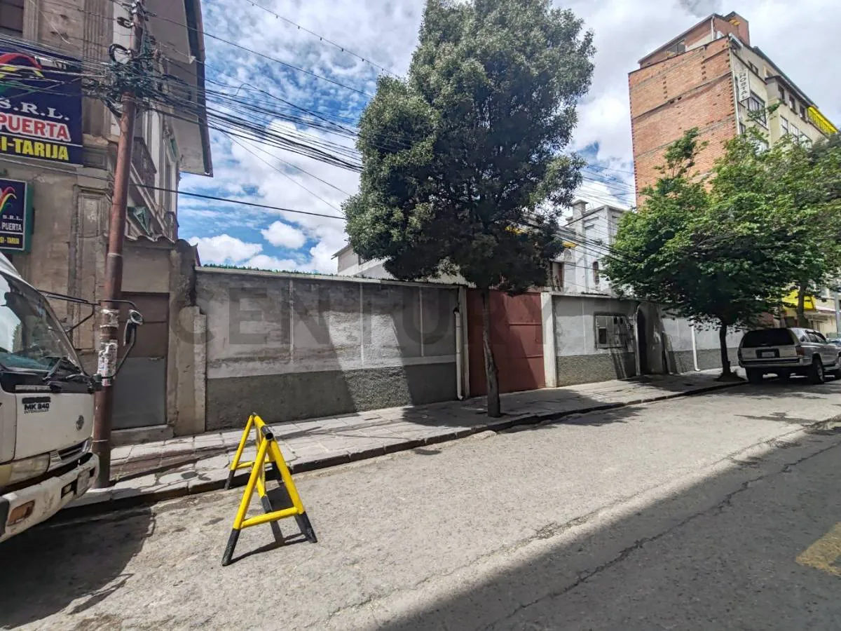 Foto 7 de Casa con Oficinas y Depósitos, Calle Juaristi Eguino, Av. Montes, Centro La Paz