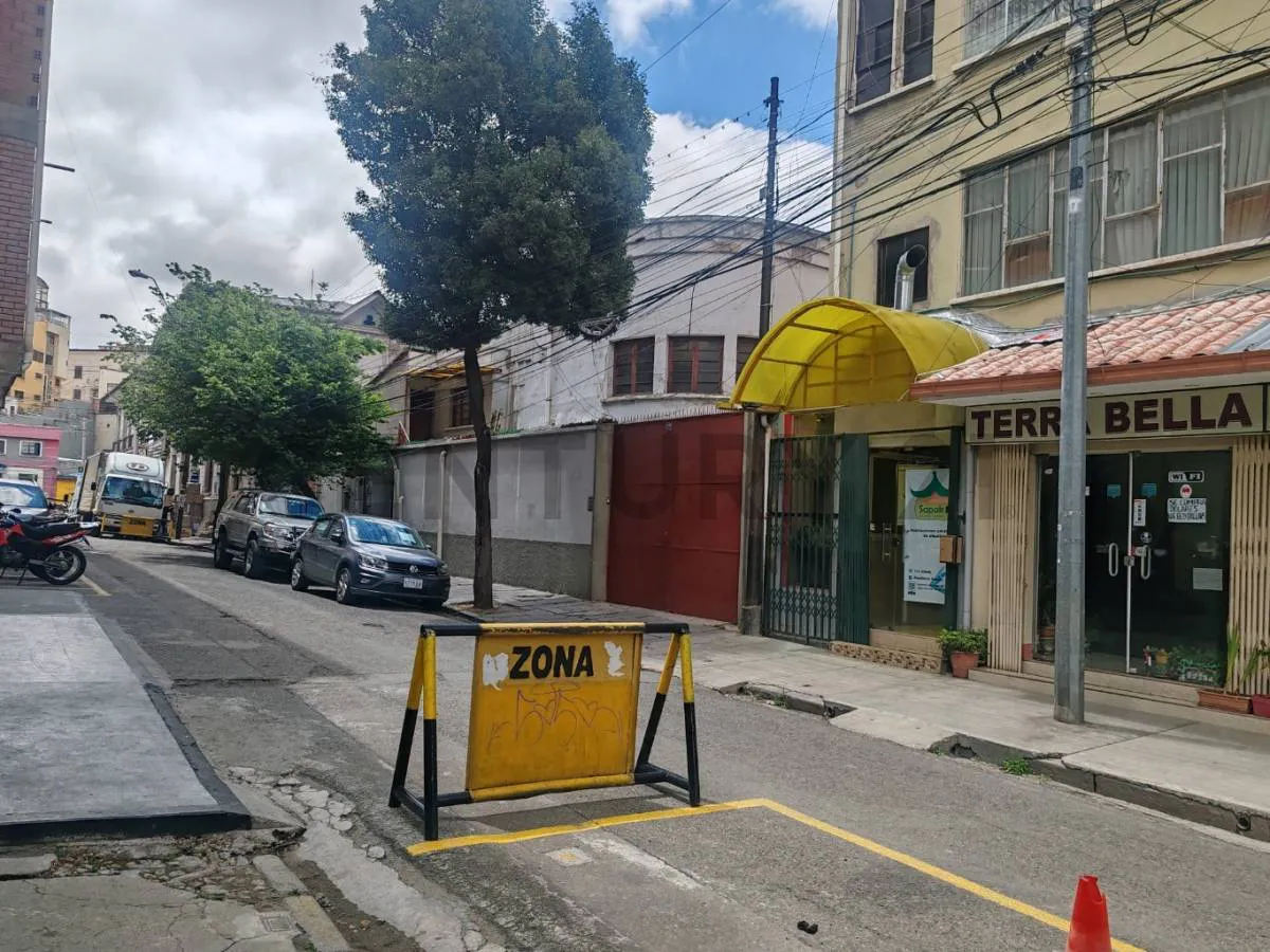 Foto 1 de Casa con Oficinas y Depósitos, Calle Juaristi Eguino, Av. Montes, Centro La Paz