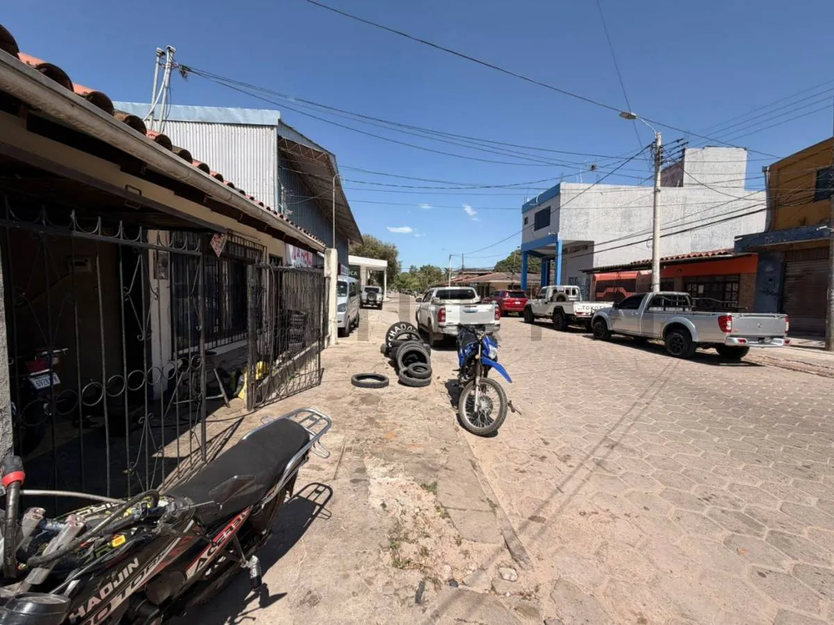 Foto 1 de Casa en venta ubicada en pleno centro de la ciudad de Montero