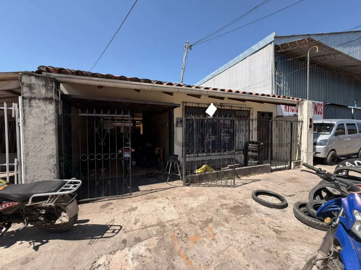 Foto 3 de Casa en venta ubicada en pleno centro de la ciudad de Montero