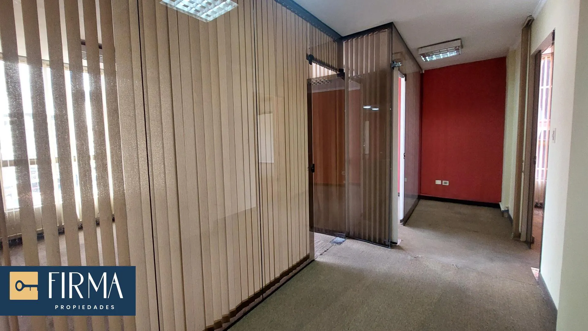 Foto 5 de Compra Esta Oficina en Piso Alto en El Centro