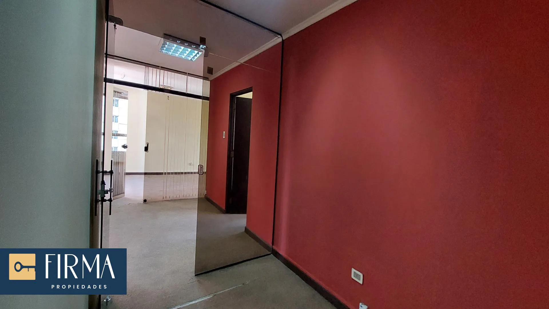 Foto 2 de Compra Esta Oficina en Piso Alto en El Centro