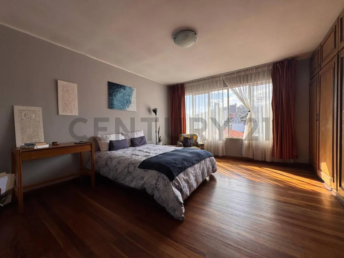 Foto 16 de Casa en Alquiler | Av. Costanera | Amplia Residencia de 350 M²