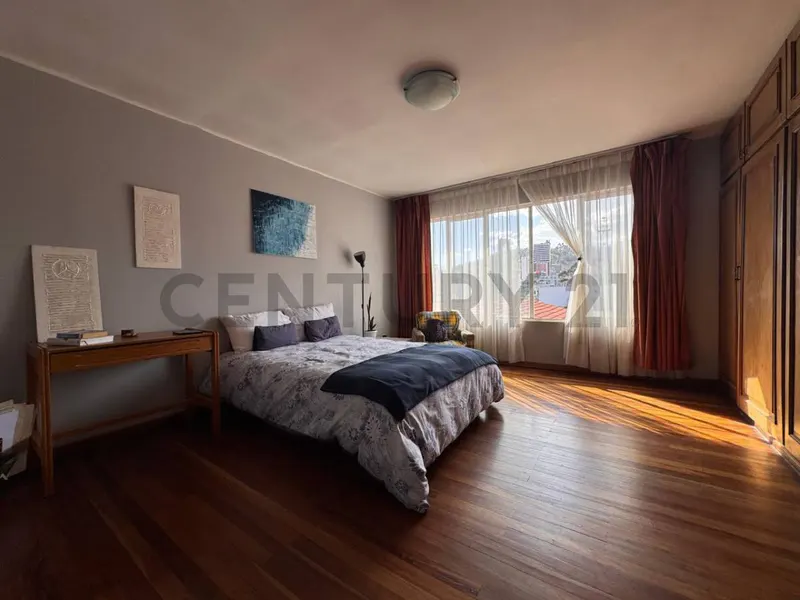 Foto 16 de Casa en Alquiler | Av. Costanera | Amplia Residencia de 350 M²