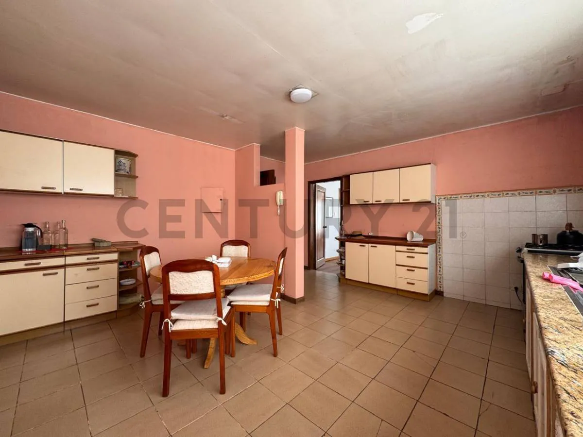 Foto 5 de Casa en Alquiler | Av. Costanera | Amplia Residencia de 350 M²