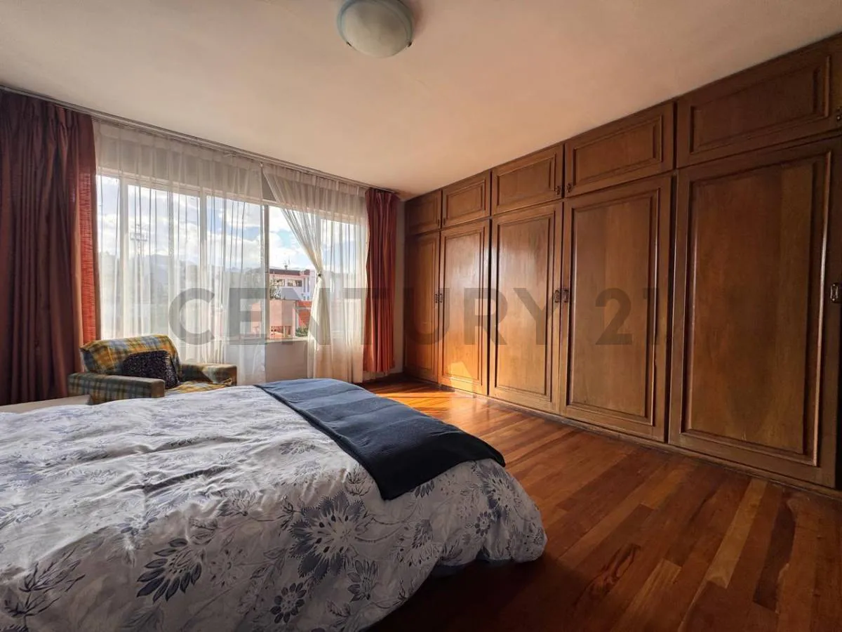 Foto 17 de Casa en Alquiler | Av. Costanera | Amplia Residencia de 350 M²