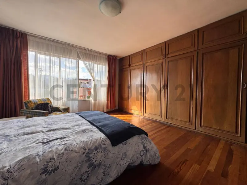 Foto 17 de Casa en Alquiler | Av. Costanera | Amplia Residencia de 350 M²