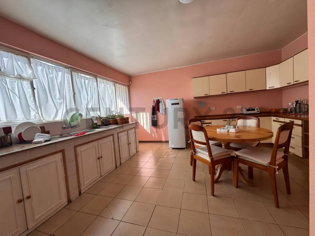 Foto 4 de Casa en Alquiler | Av. Costanera | Amplia Residencia de 350 M²