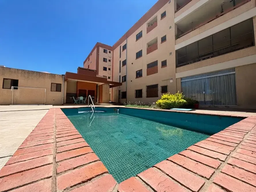 Foto 2 de “Depto en Condominio San Gerónimo con balcón y piscina – Tarija”