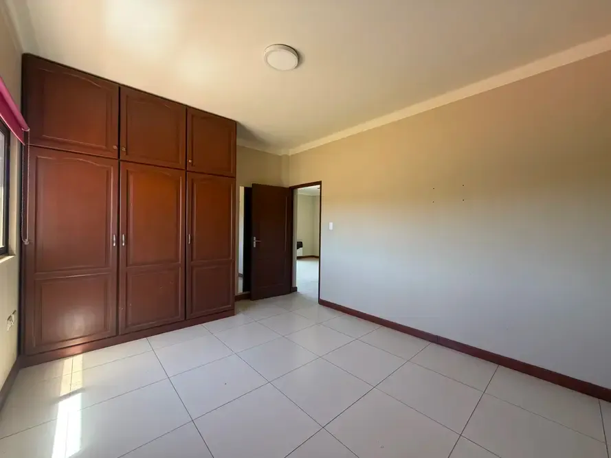 Foto 16 de “Depto en Condominio San Gerónimo con balcón y piscina – Tarija”