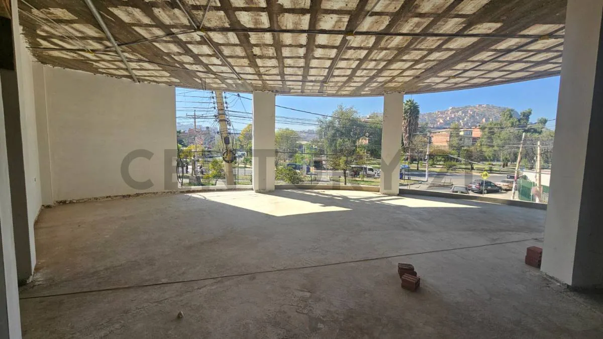 Foto 1 de Alquiler Piso Comercial Completo: 287 m² en Loreto sobre Av. De la Patria