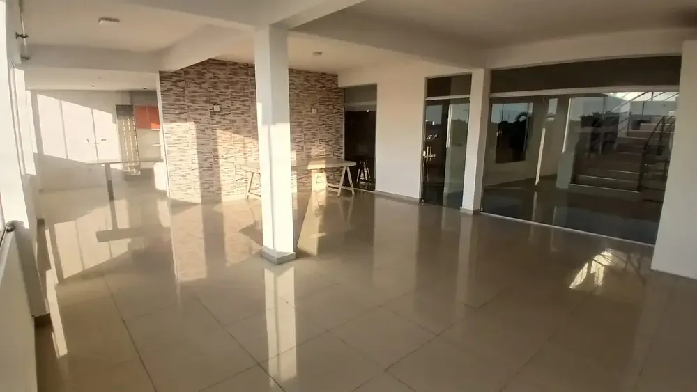 Foto 1 de Edificio Comercial en El 4to Anillo y Av. Virgen de Cotoca