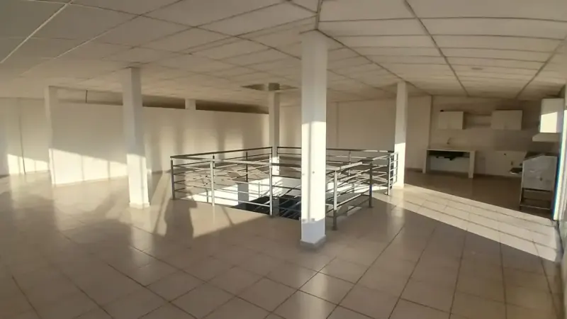 Foto 6 de Edificio Comercial en El 4to Anillo y Av. Virgen de Cotoca