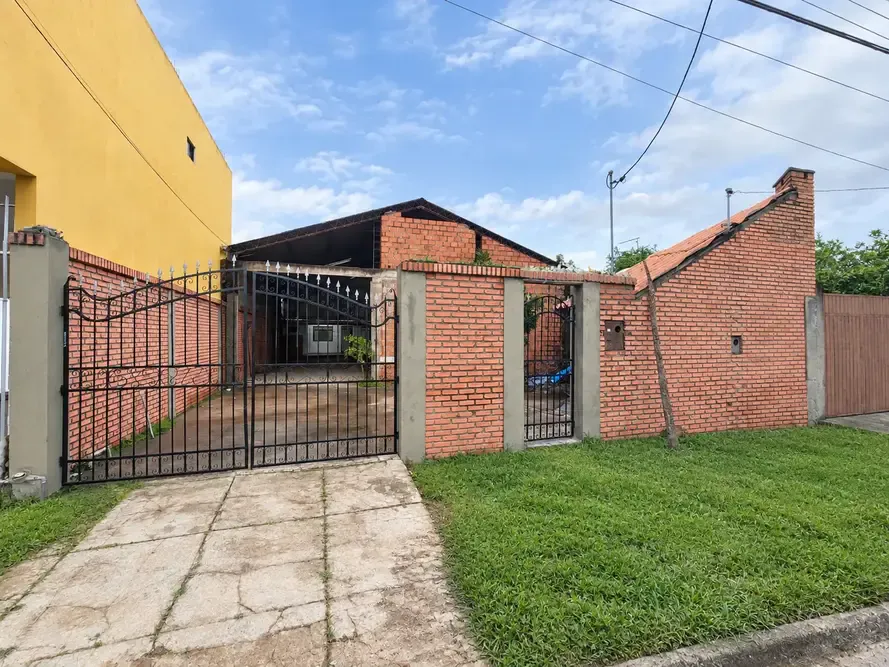 Foto 1 de Casa con Galpón en Alquiler Satélite Norte