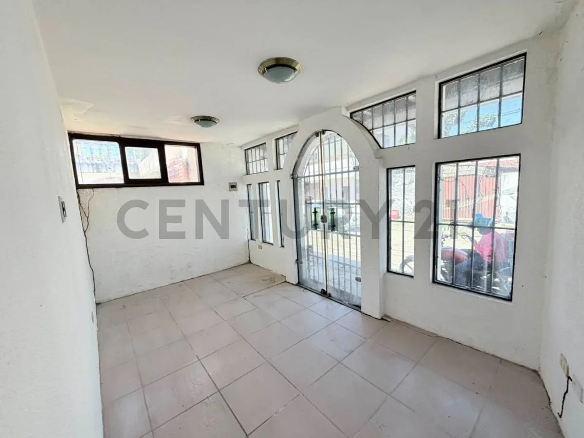 Foto 4 de Casa en Venta Zona Oeste a una cuadra de la Av. Pirai y 3er anillo interno