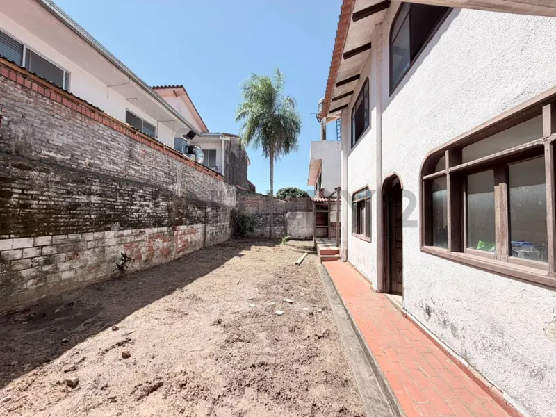 Foto 12 de Casa en Venta Zona Oeste a una cuadra de la Av. Pirai y 3er anillo interno