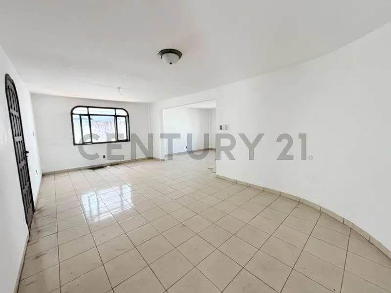 Foto 8 de Casa en Venta Zona Oeste a una cuadra de la Av. Pirai y 3er anillo interno