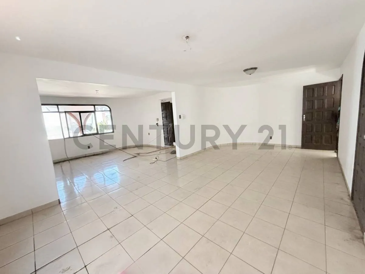 Foto 6 de Casa en Venta Zona Oeste a una cuadra de la Av. Pirai y 3er anillo interno
