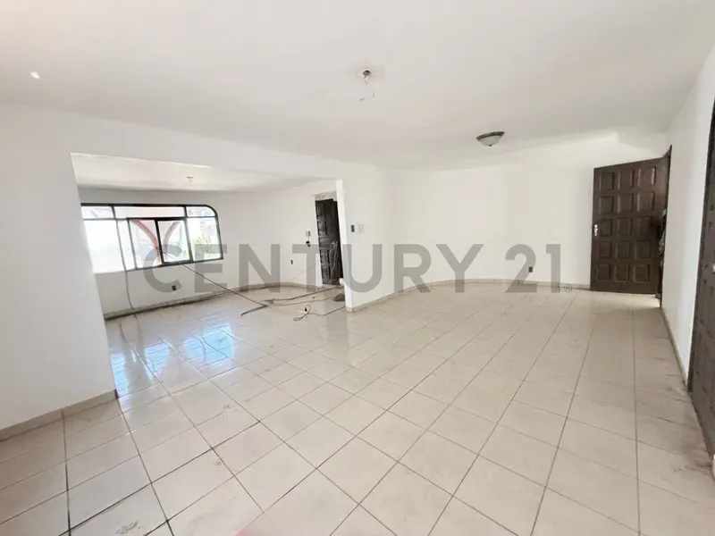 Foto 6 de Casa en Venta Zona Oeste a una cuadra de la Av. Pirai y 3er anillo interno
