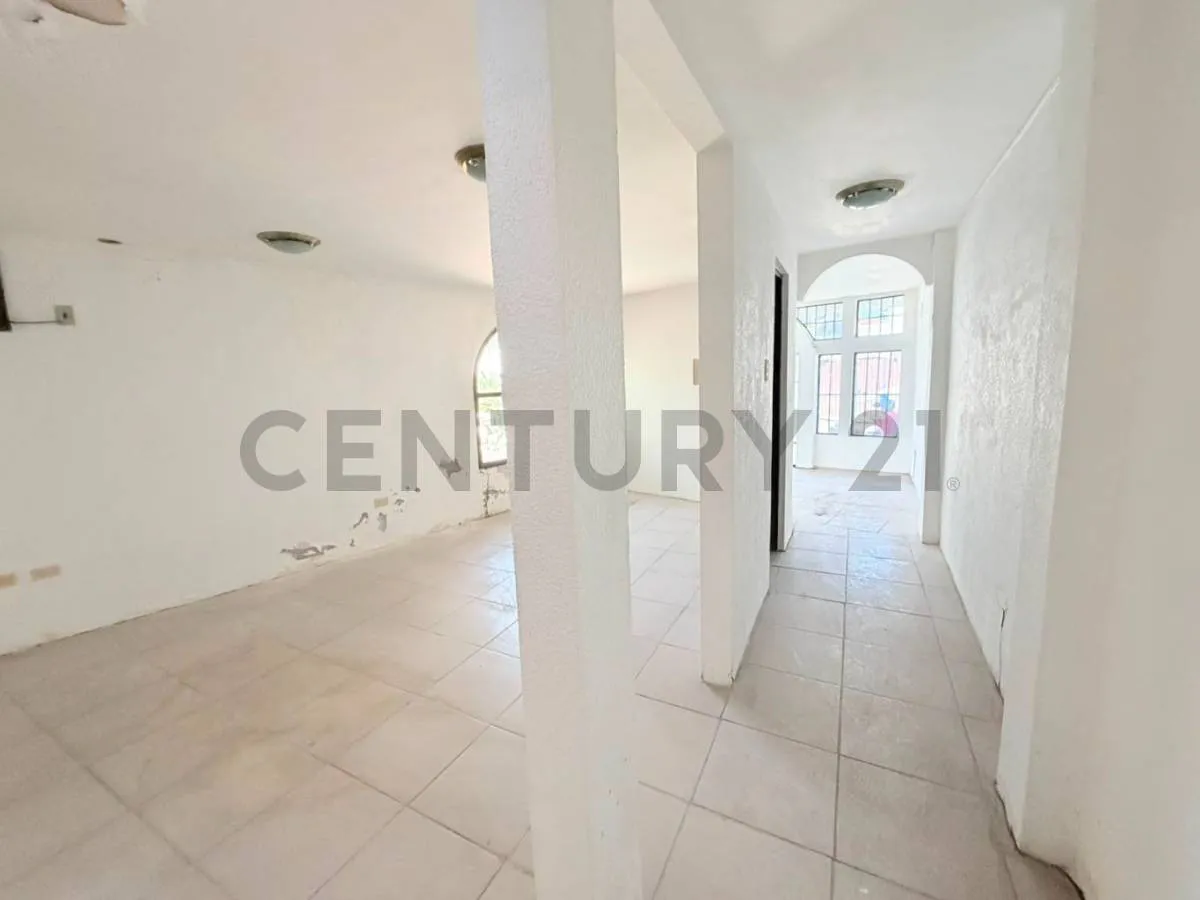 Foto 1 de Casa en Venta Zona Oeste a una cuadra de la Av. Pirai y 3er anillo interno