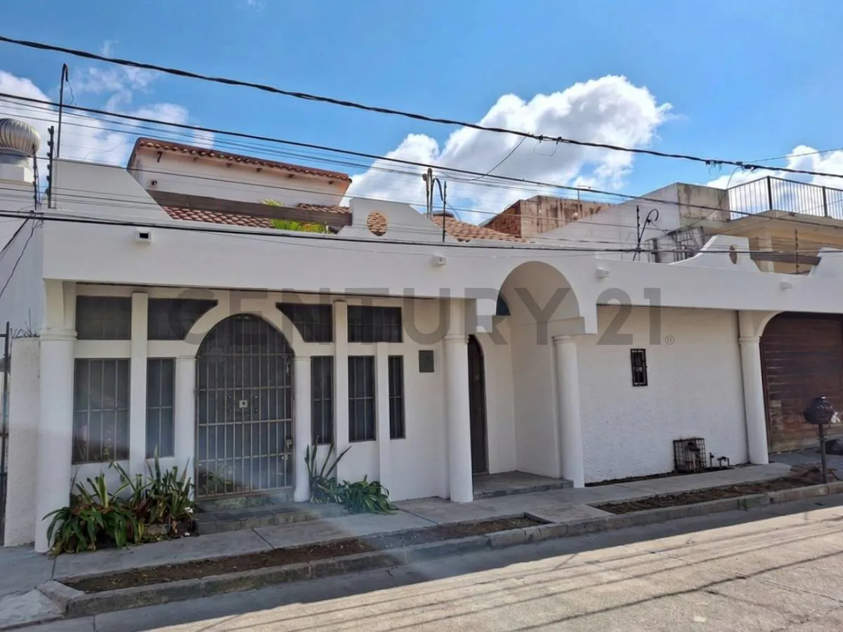 Foto 14 de Casa en Venta Zona Oeste a una cuadra de la Av. Pirai y 3er anillo interno