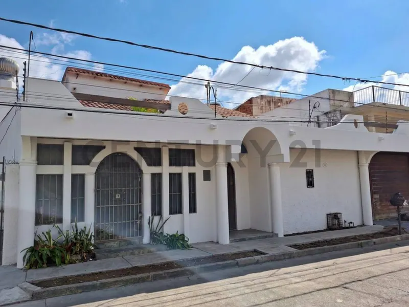 Foto 14 de Casa en Venta Zona Oeste a una cuadra de la Av. Pirai y 3er anillo interno