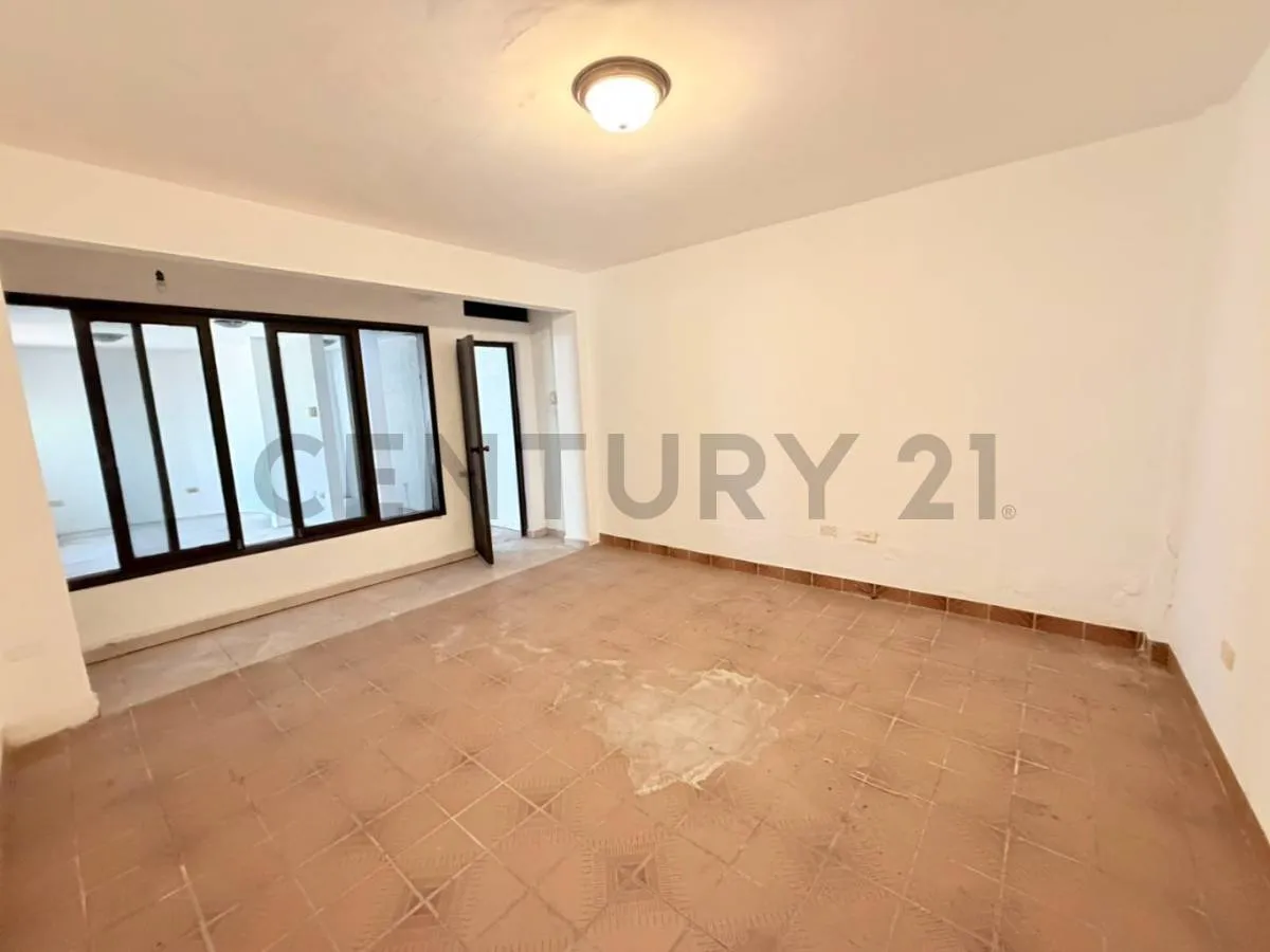 Foto 15 de Casa en Venta Zona Oeste a una cuadra de la Av. Pirai y 3er anillo interno